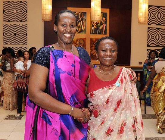 Jeannette Kagame et Édith Mukakayumba